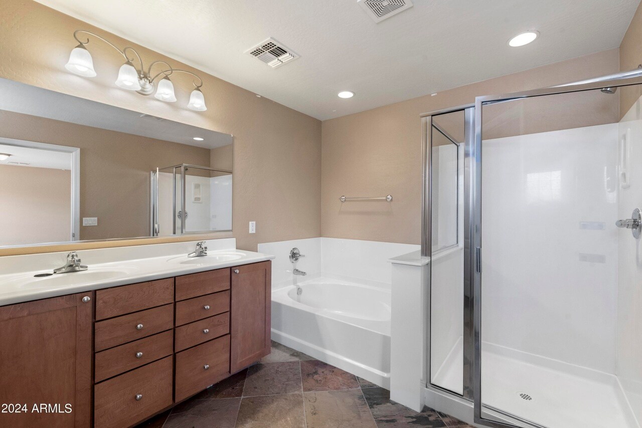 Full bath Main bed - 18466 W Westfall Way