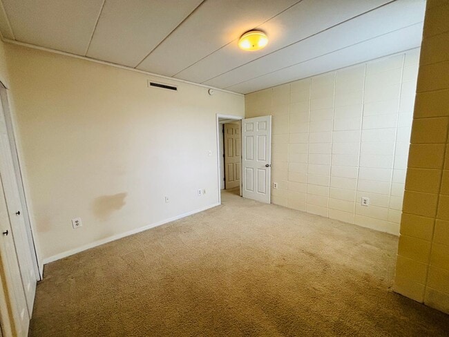 Building Photo - 904 Brightwood Manor Dr