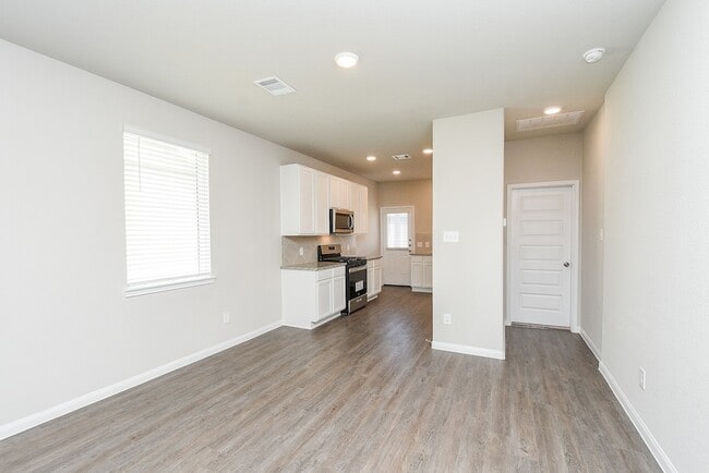 Building Photo - 14042 Chinook Dr