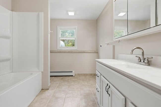 Building Photo - 1681 Mahogany St