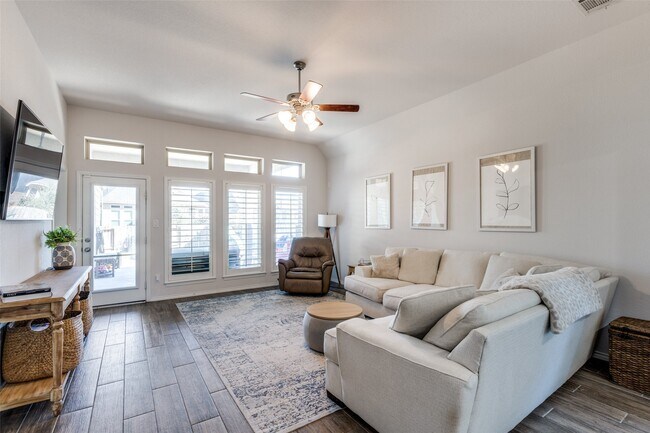 Building Photo - 226 N Bearkat Ct