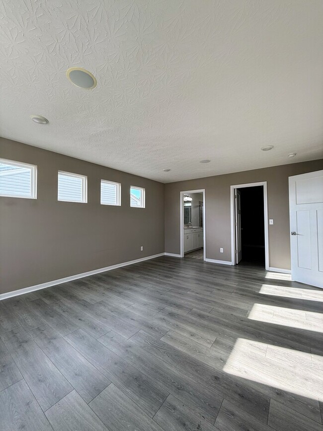 Building Photo - Gorgeous 4 Bedroom Home with Finished Lowe...