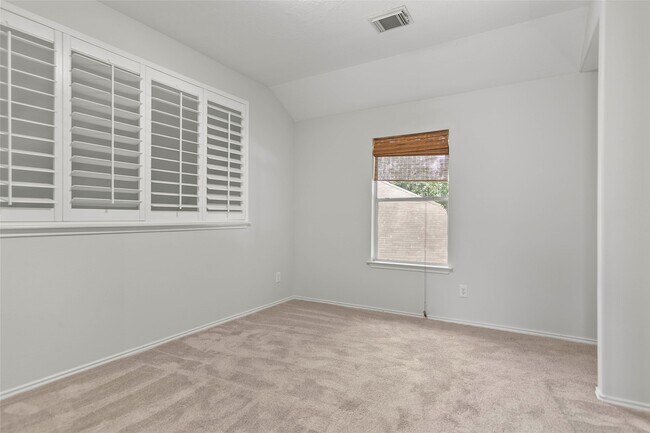 Building Photo - 6 Thicket Grove Pl