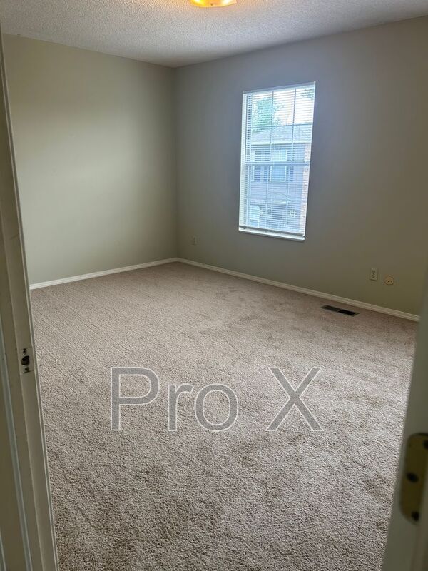 Building Photo - 1009 SE J St