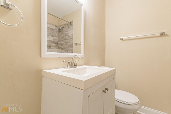 Building Photo - 1136 Wyland Dr SW