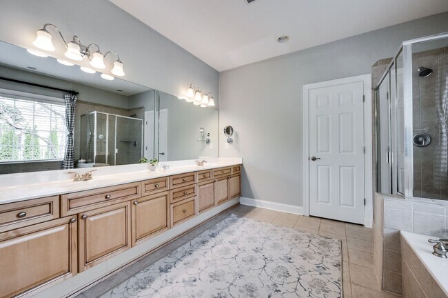Building Photo - 4 Bedroom, 3.5 Bathroom Executive Home with Fenced Yard and 3 Car Garage.