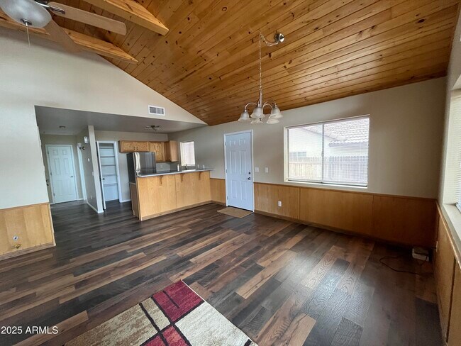 Building Photo - 10261 E La Palma Ave