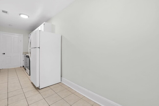 Building Photo - Downtown Savannah Condo for Rent