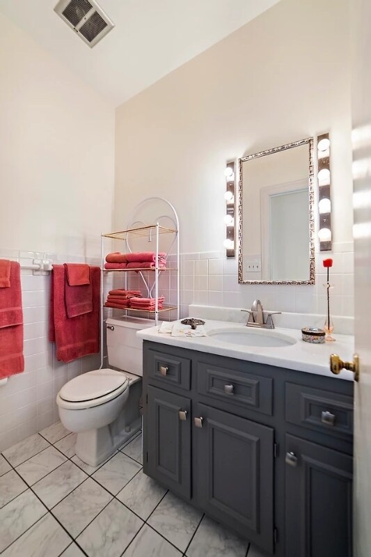 Building Photo - 2 Waverley Green