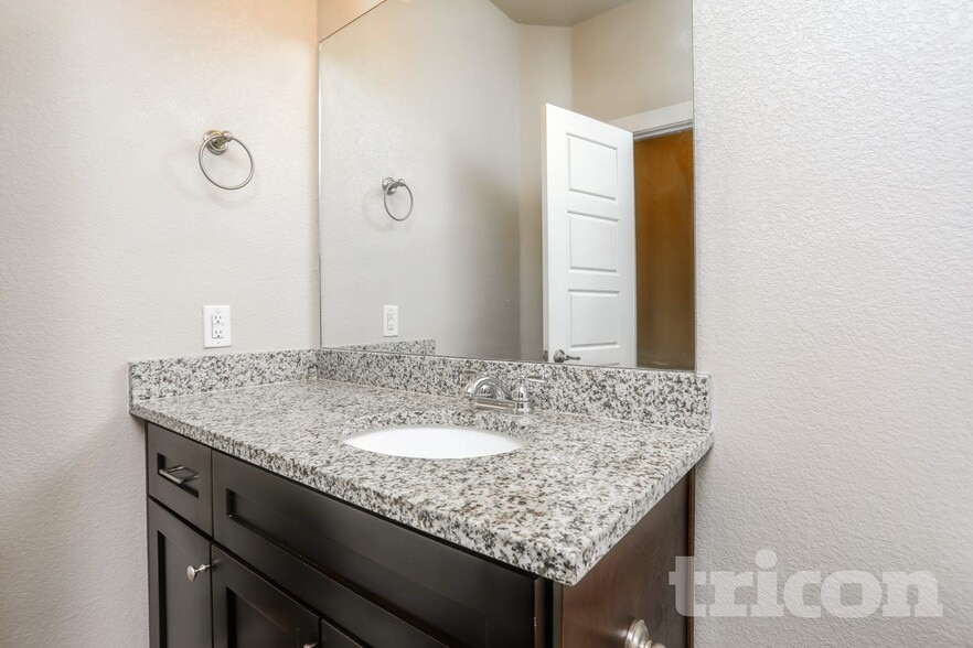 Building Photo - 10321 Ft Ewell Trl