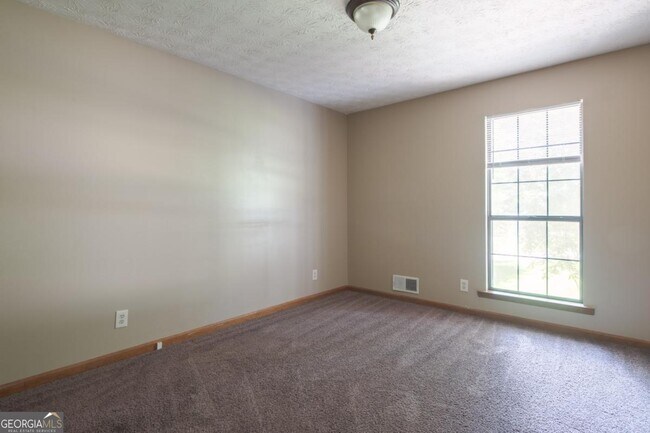 Building Photo - 310 Summerwood Ln