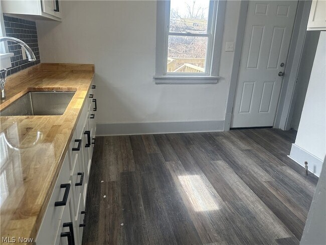 Building Photo - 1268 E 133rd St