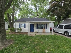 Building Photo - Centrally Located 2-Bed Home with Garage &...