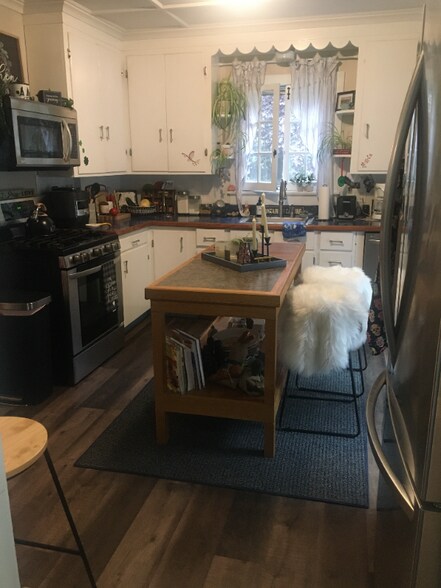 Building Photo - 4950 Elm St