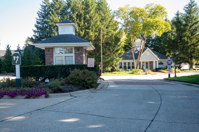 Building Photo - 1173 Fairways Blvd