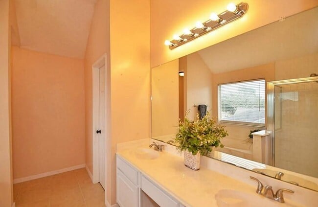 Building Photo - 17911 Western Pass Ln