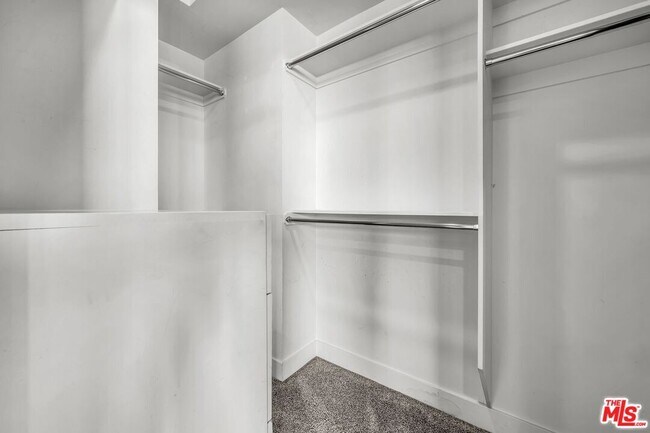 Building Photo - 308 Gull St