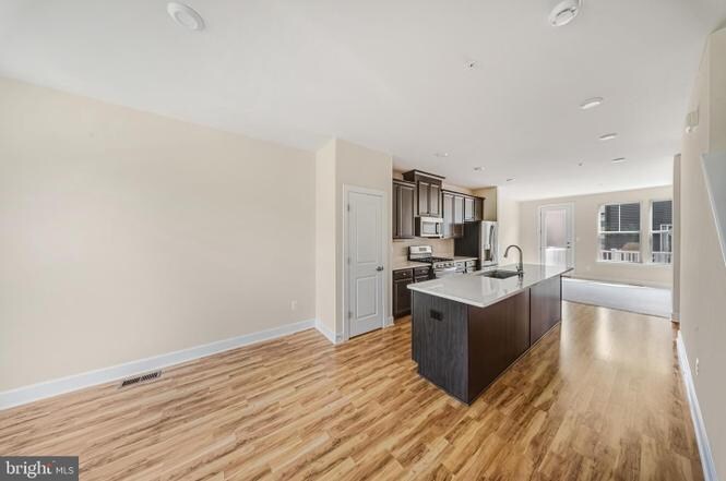 Building Photo - 3525 Carnaby St