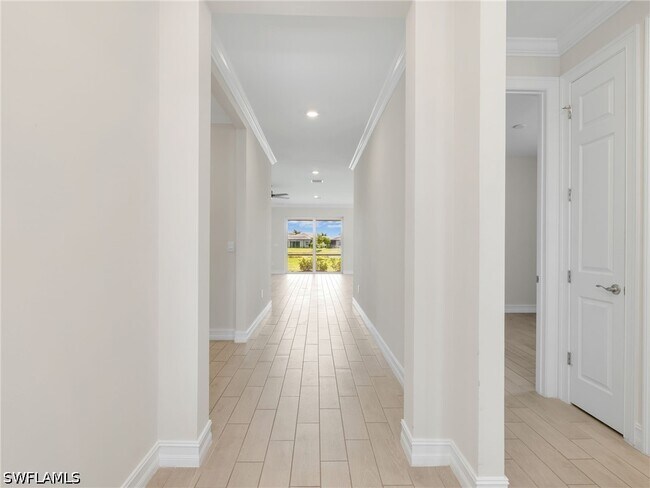Building Photo - 28029 Sanibel Sands St