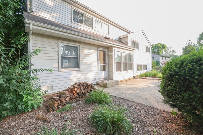 Building Photo - 1329 Stonegate Rd