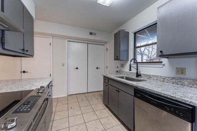 Building Photo - 2 Blocks from Downtown Siloam