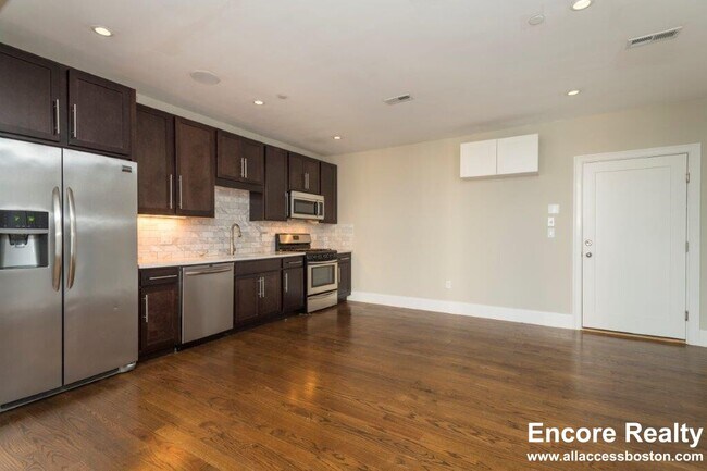 Building Photo - 339 D St