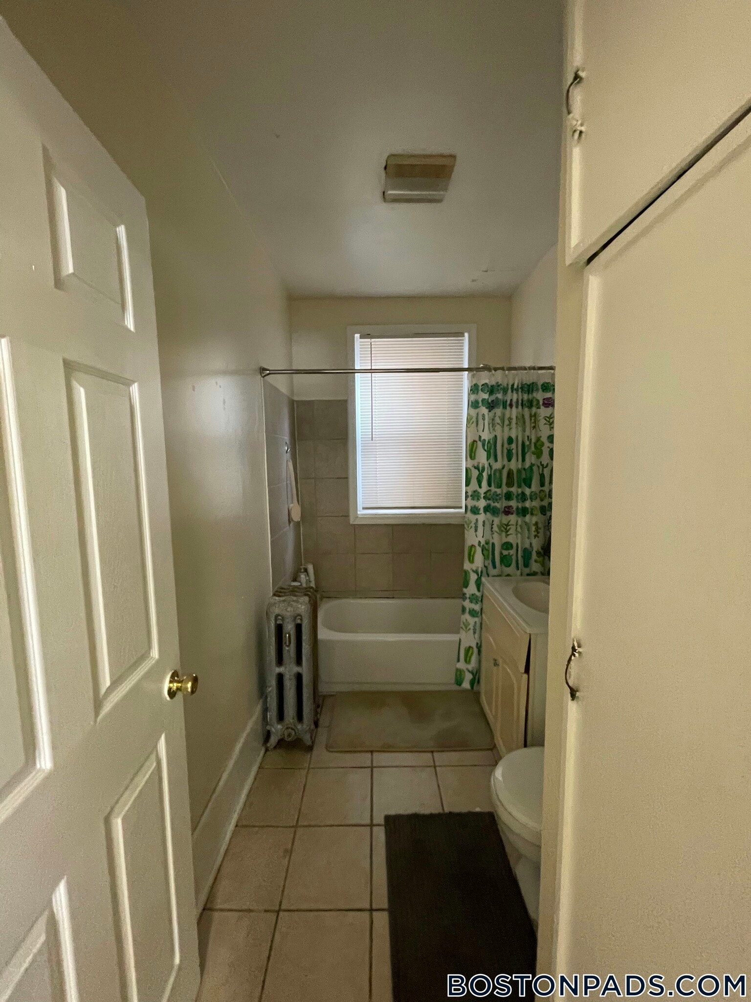 Building Photo - 879 Beacon St