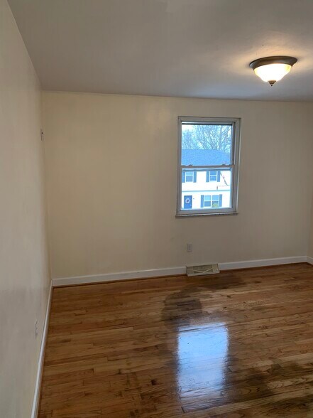 Building Photo - 4268 Sample Ct