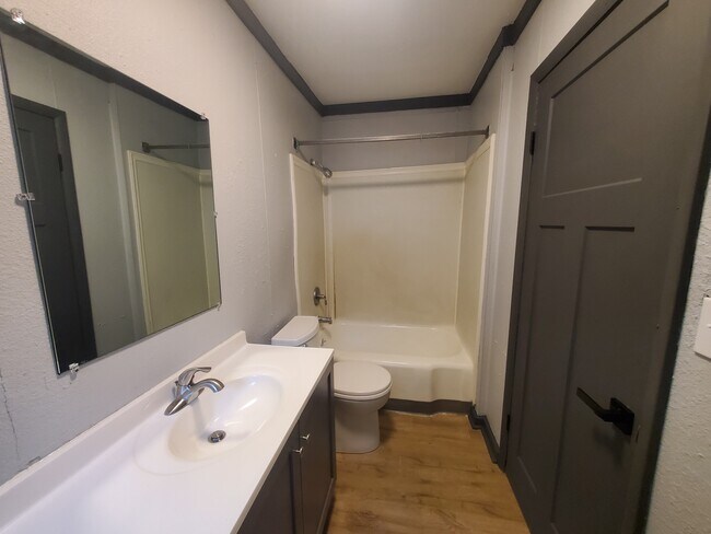 Building Photo - 2646 Reynolds St