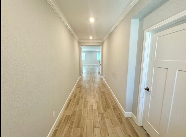 Building Photo - Beautiful home in Springlake!!