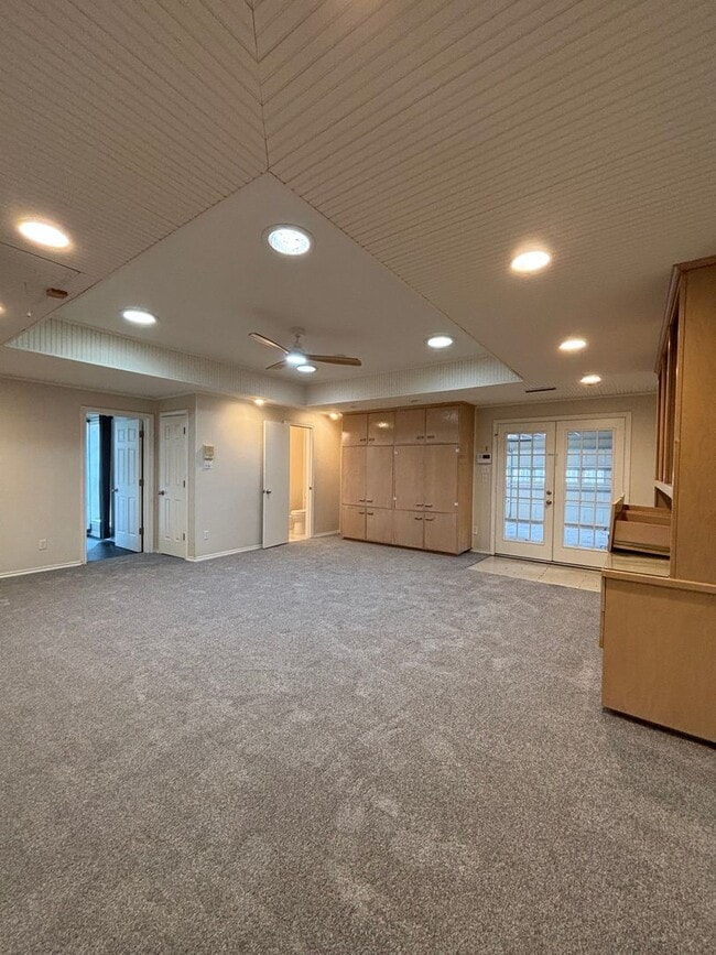 Building Photo - 5026 Bellaire Dr S