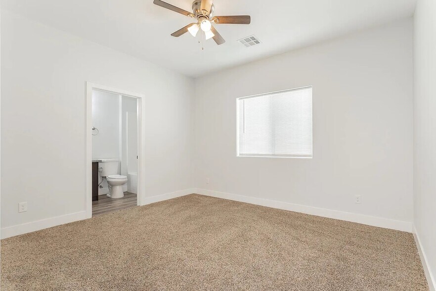 Building Photo - 1641 S Dandelion St