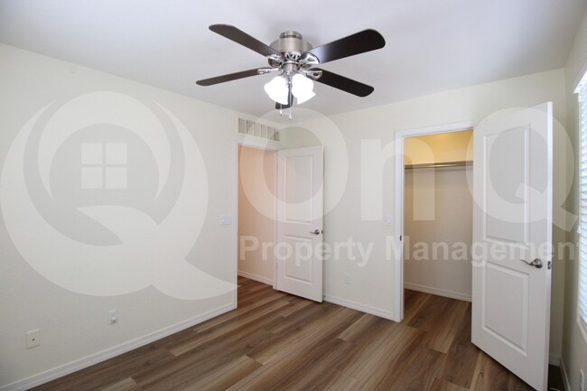 Building Photo - 139 E Bluejay Dr
