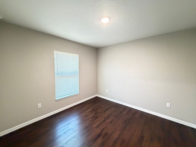 Building Photo - Spacious 3BR Home in Ocala | No HOA + Pet Friendly