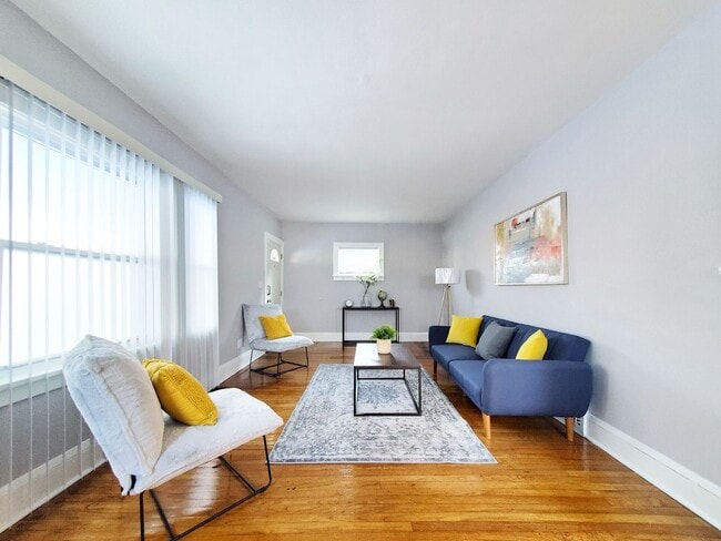 Building Photo - 5 Bed - 2 Full Bath Cape Cod for Rent!