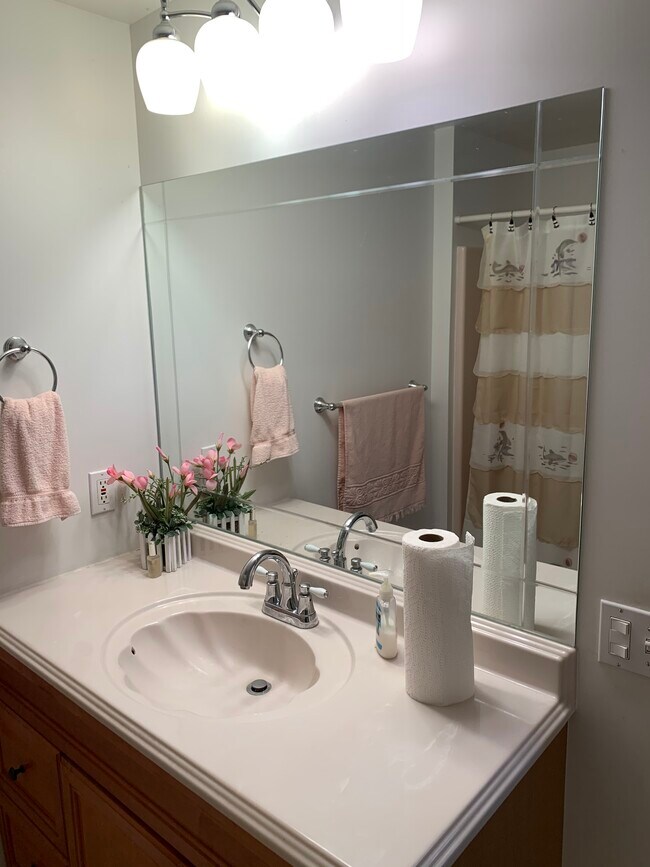 Building Photo - 6588 Shore Acres Dr