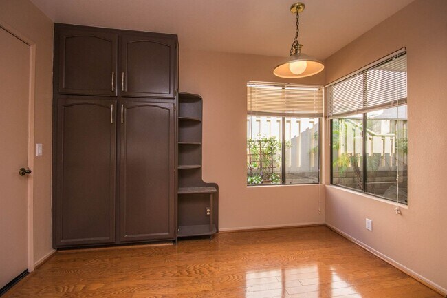 Building Photo - Beautiful Single Level Home with Great Nat...