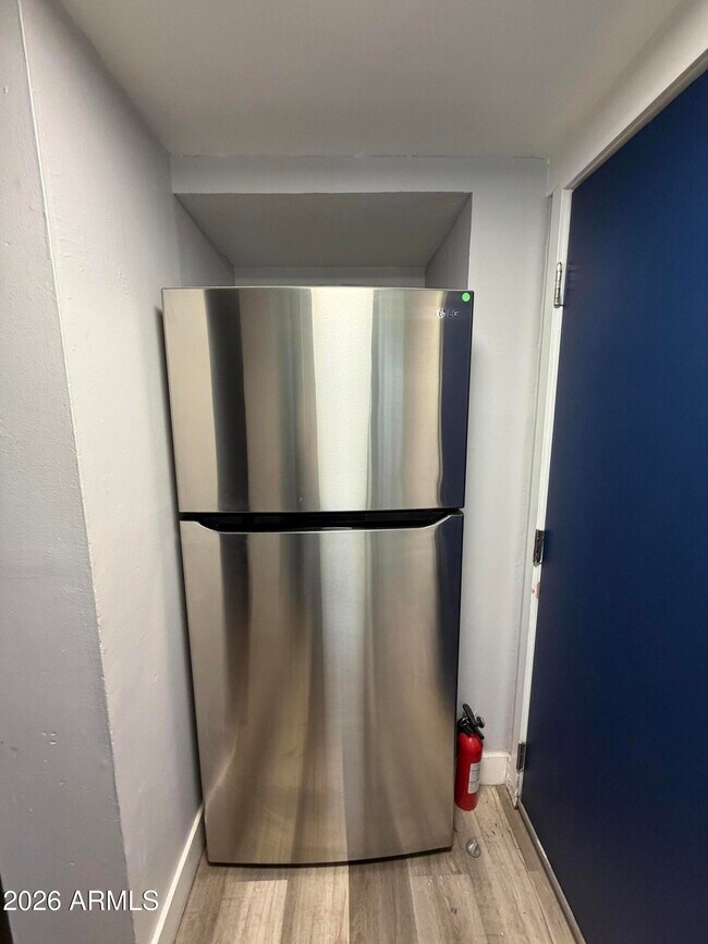 Building Photo - 1833 E Harvard St