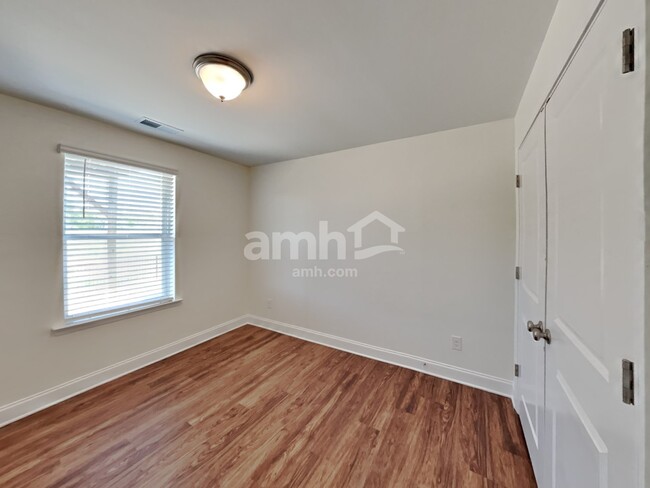 Building Photo - 144 Larragan Dr