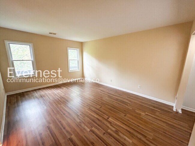 Building Photo - 9 Sycamore Ct