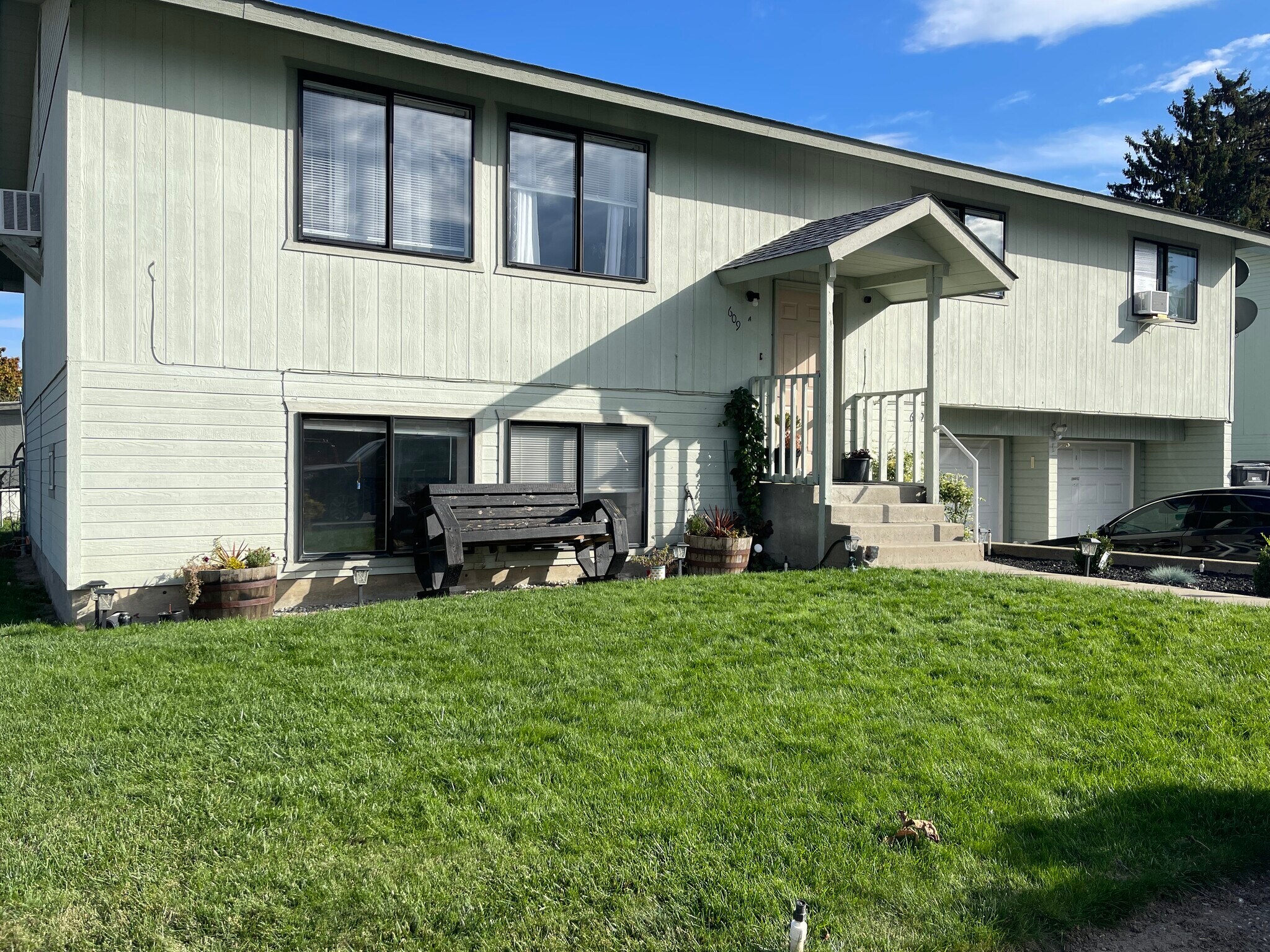 Building Photo - 609 Princeton Ave N