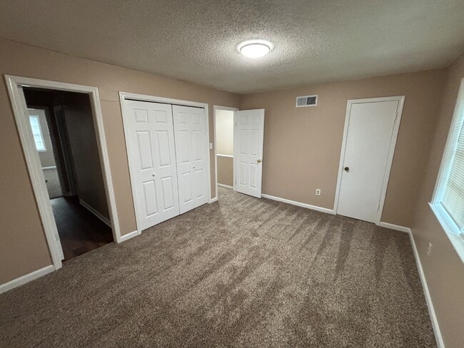 Building Photo - 4781 Townhouse Way