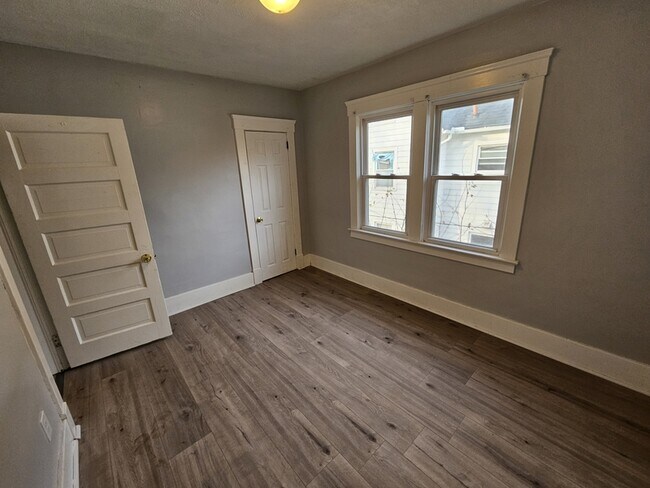 Building Photo - 1850 E 32nd St