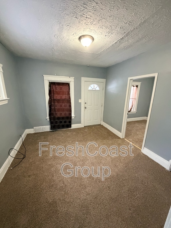 Building Photo - 3053 E 128th St