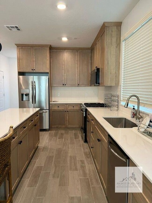 Building Photo - Beautiful Newer 3 Bedrooms 2.5 Baths Home with SOLAR!!!