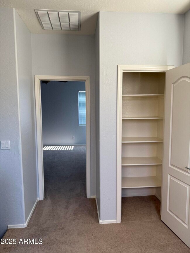 Building Photo - 848 S Colonial Dr