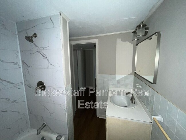 Building Photo - 105 Richmond St