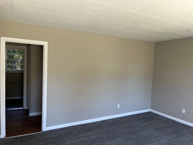 Building Photo - **AVAILABLE NOW**Total Electric 2 Bedroom ...