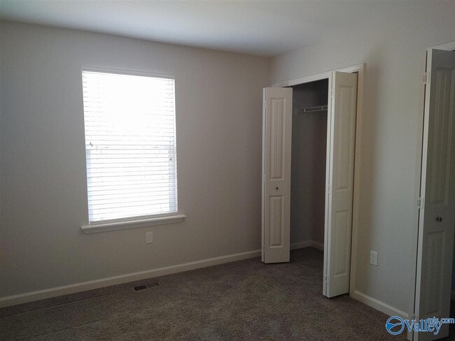Building Photo - 208 Falling Water Ln SW