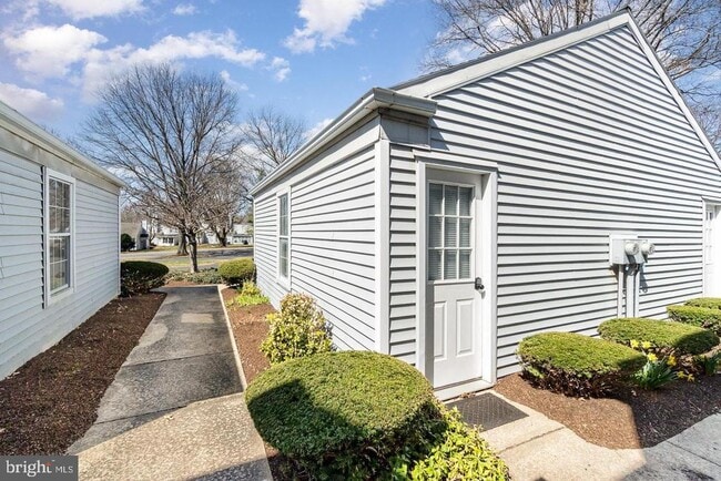 Building Photo - 407 Cambridge Ct